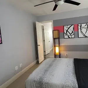 K - Fully Remodeled And Professionally Decorated Holiday home Las Vegas